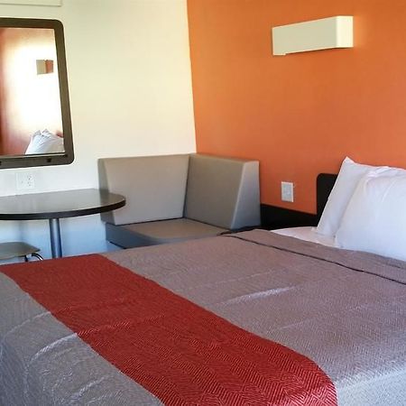 Motel 6-Blue Springs, Mo エクステリア 写真